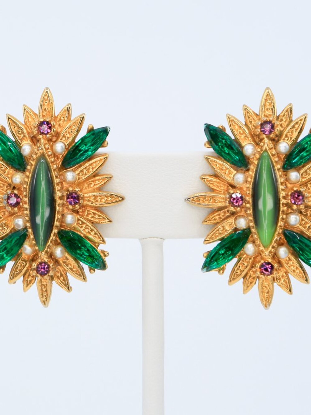 Vintage ART Arthur Pepper Renaissance Revival Brooch Clip-on Earrings Set 1960s - Picture 4 of 9